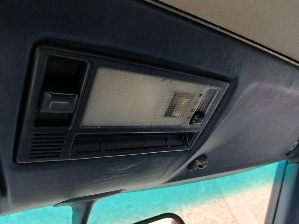 1989 Mercedes-Benz 190E - Image 10 of 24