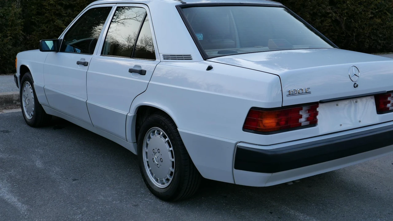 1989 Mercedes-Benz 190E - Image 21 of 31