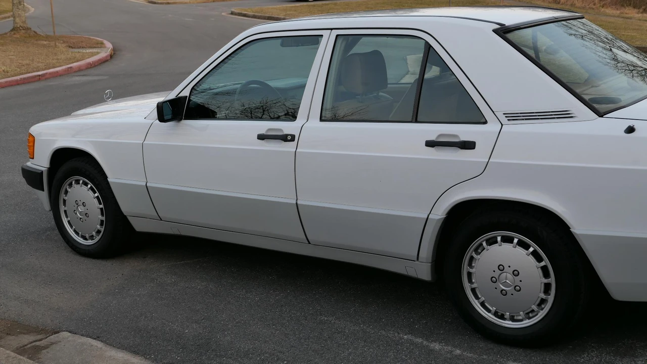 1989 Mercedes-Benz 190E - Image 22 of 31
