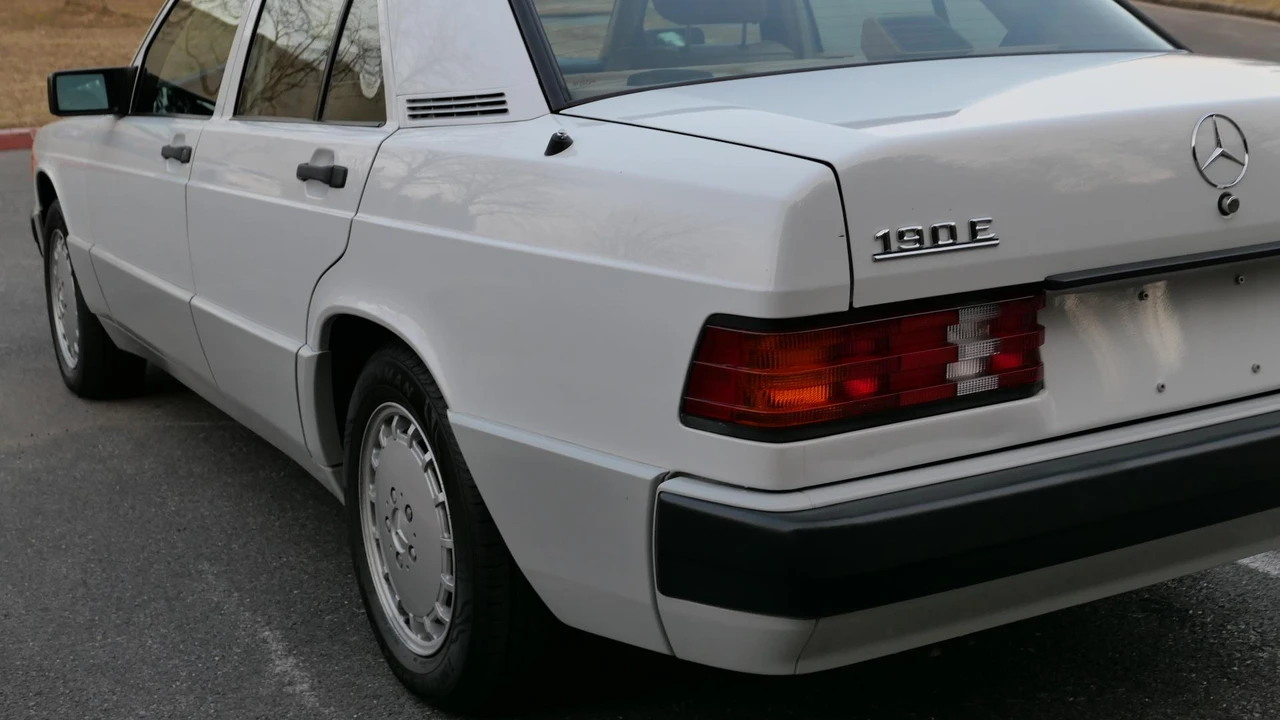 1989 Mercedes-Benz 190E - Image 28 of 31