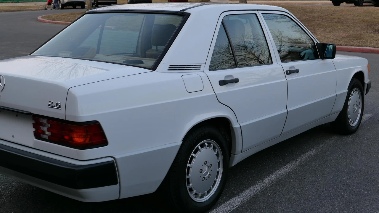 1989 Mercedes-Benz 190E - Image 23 of 31
