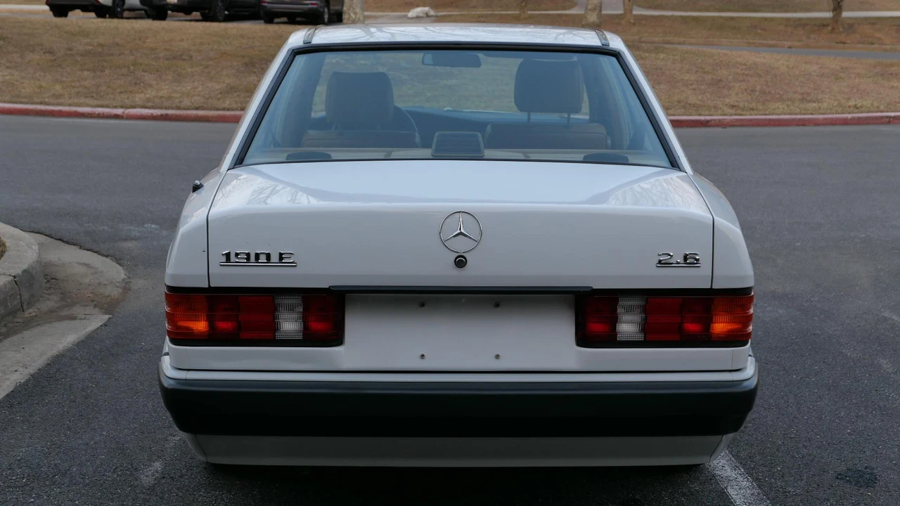 1989 Mercedes-Benz 190E - Image 17 of 31