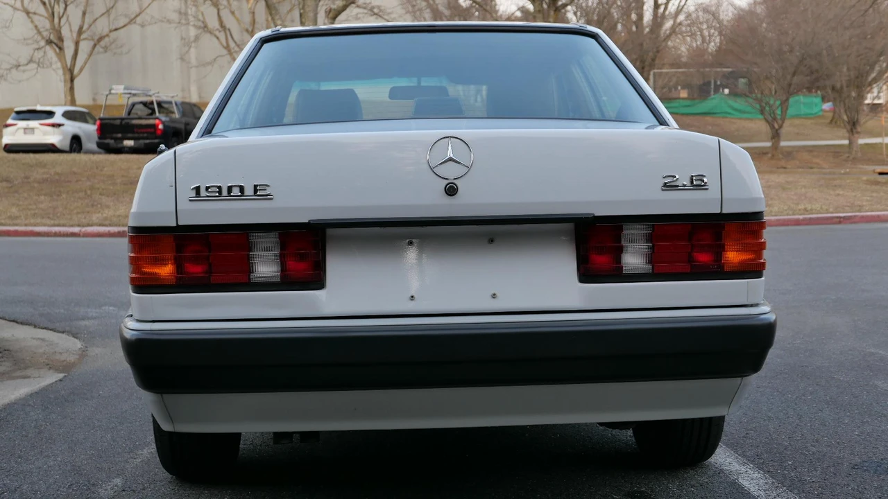 1989 Mercedes-Benz 190E - Image 18 of 31