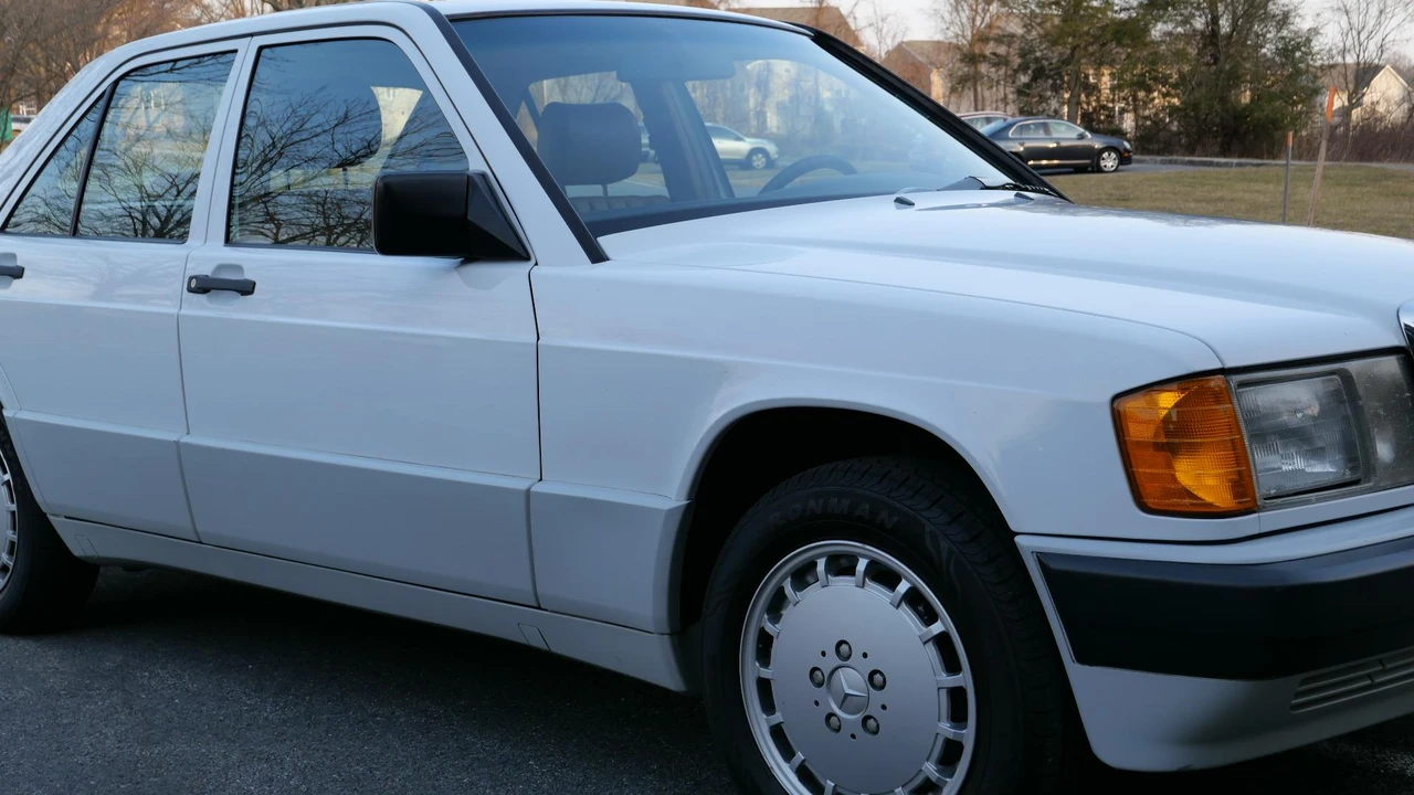 1989 Mercedes-Benz 190E - Image 25 of 31