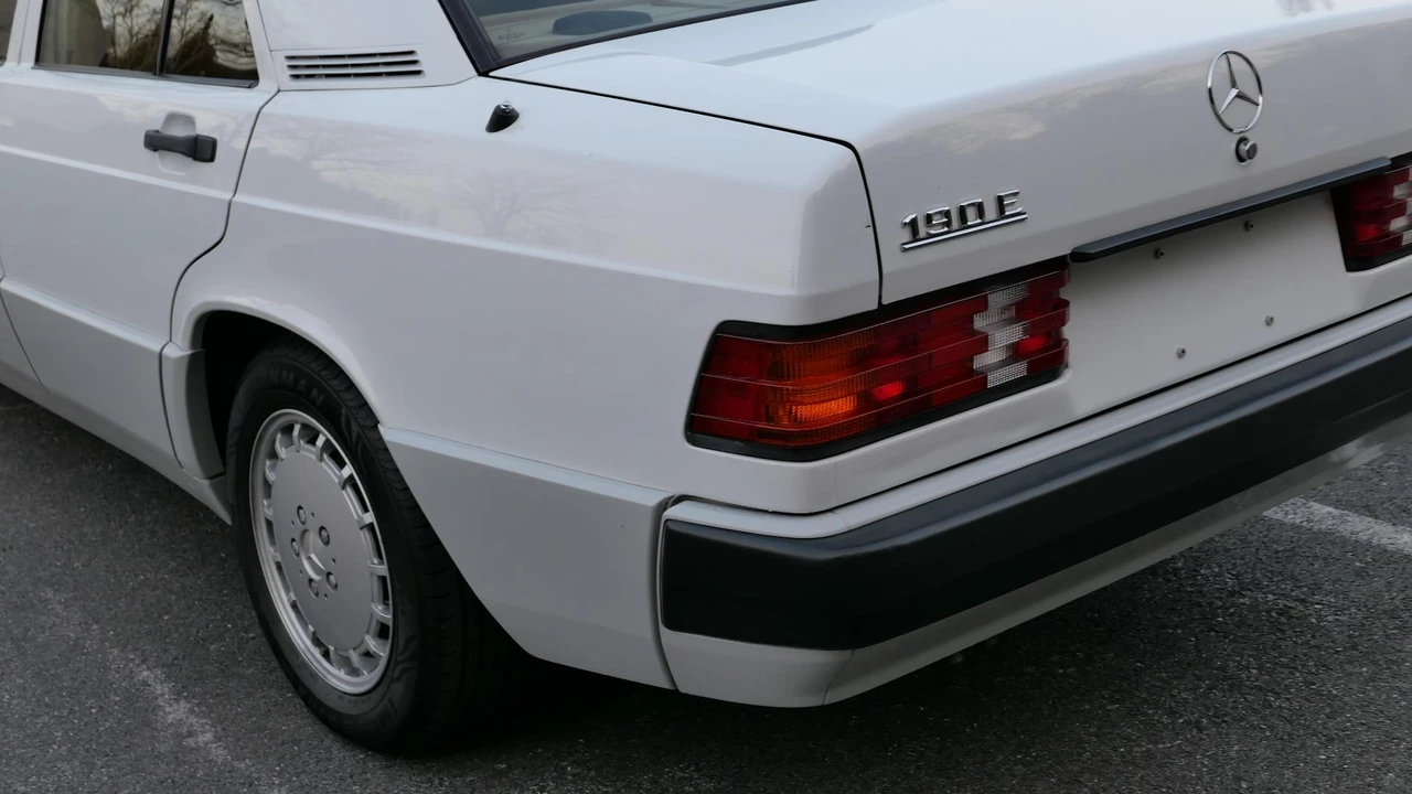 1989 Mercedes-Benz 190E - Image 29 of 31