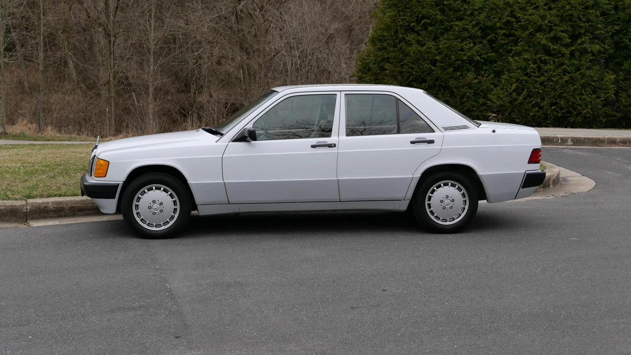 1989 Mercedes-Benz 190E - Image 2 of 31