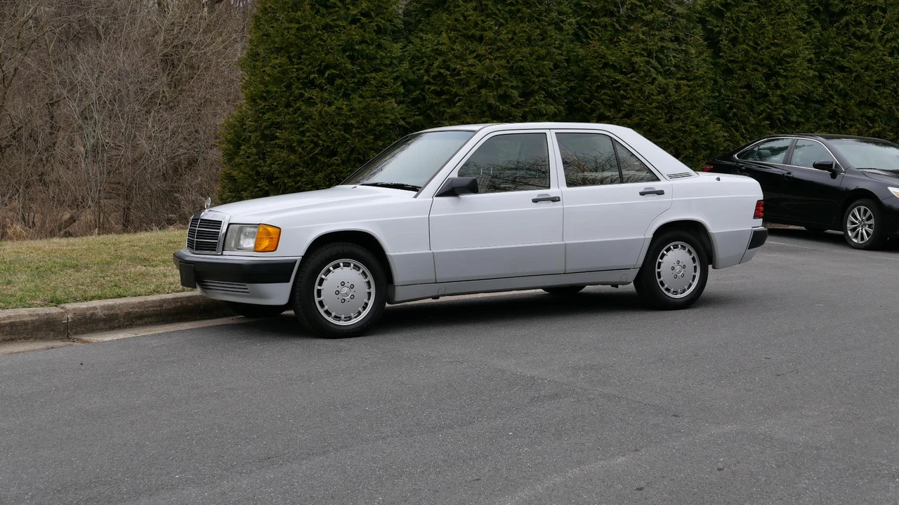 1989 Mercedes-Benz 190E - Image 5 of 31