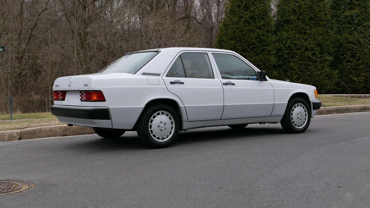 1989 Mercedes-Benz 190E - Image 16 of 31