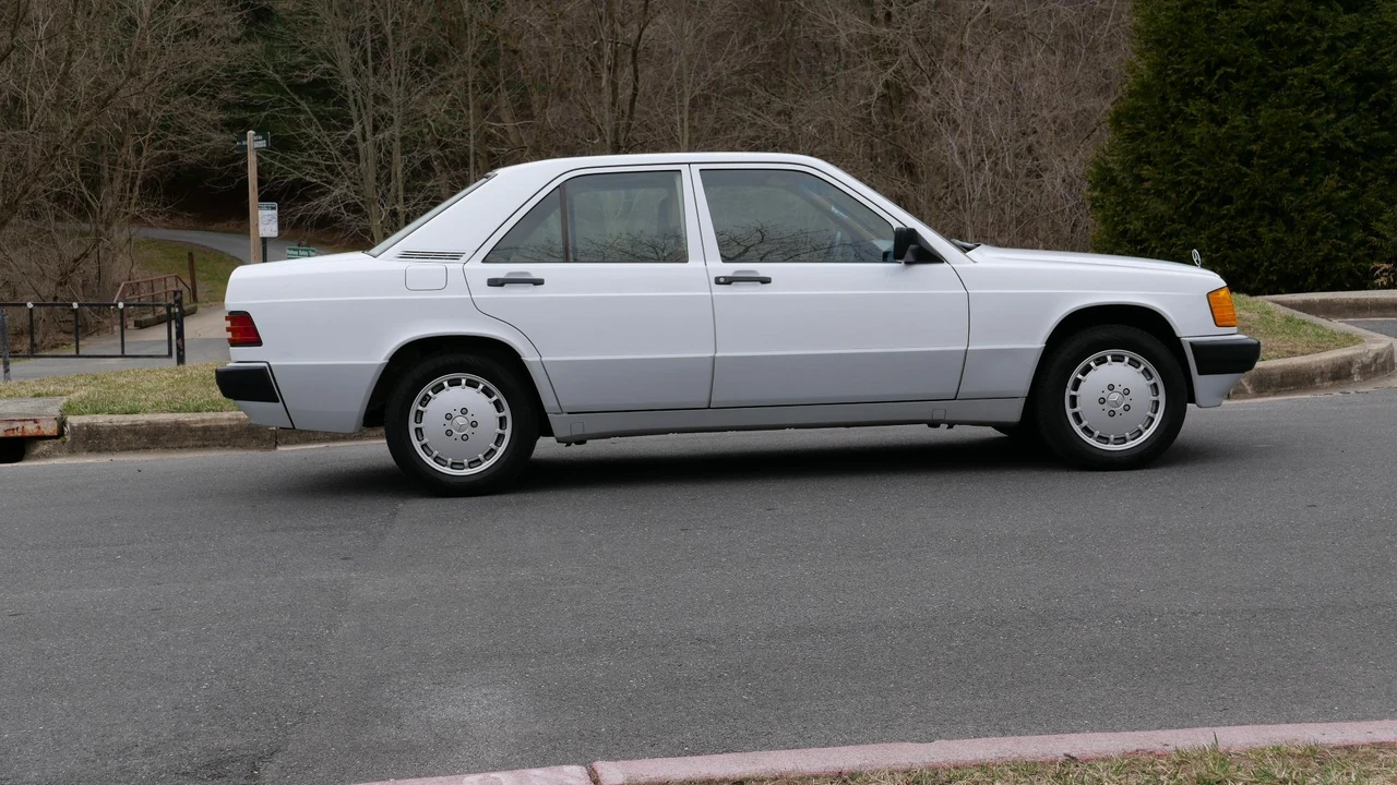 1989 Mercedes-Benz 190E - Image 13 of 31