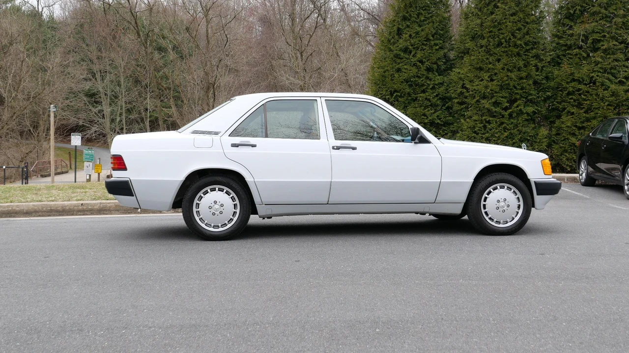 1989 Mercedes-Benz 190E - Image 14 of 31