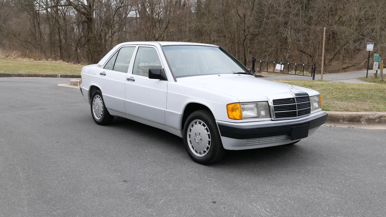 1989 Mercedes-Benz 190E - Image 9 of 31