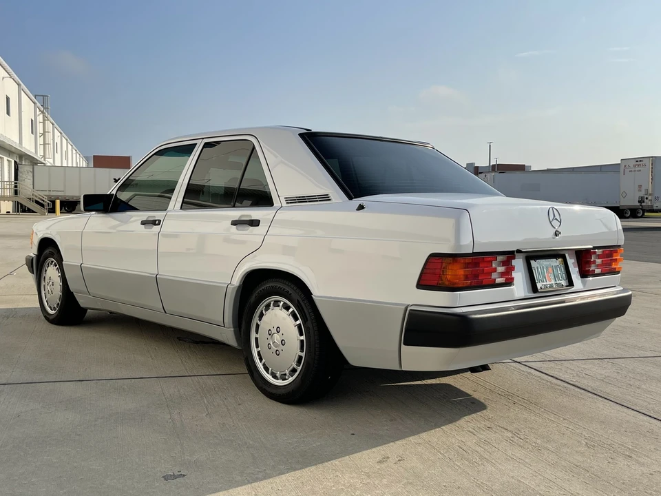 1989 Mercedes-Benz 190E - Image 17 of 31