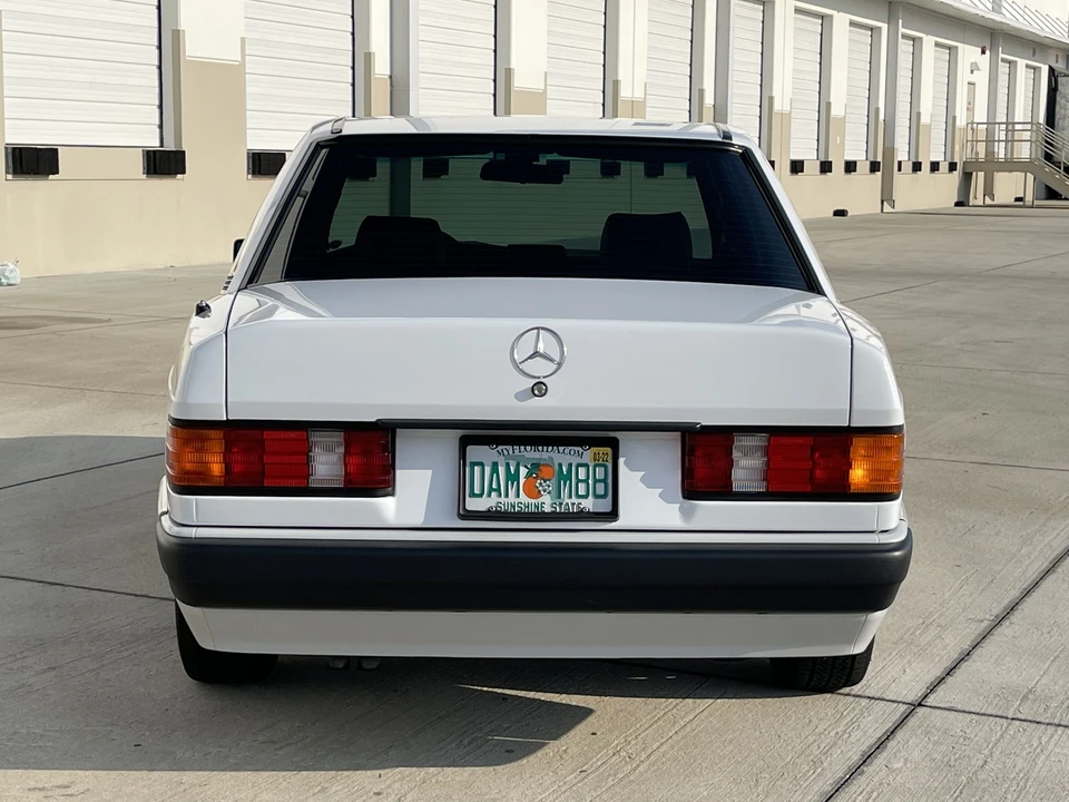 1989 Mercedes-Benz 190E - Image 15 of 31