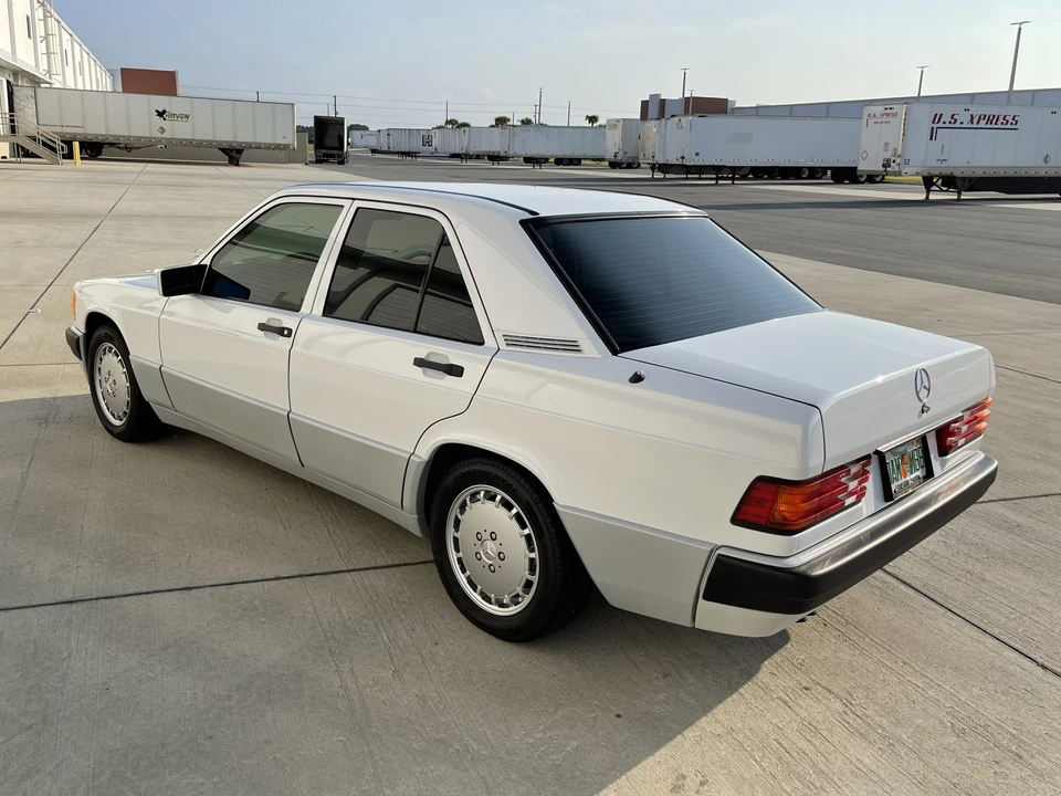 1989 Mercedes-Benz 190E - Image 16 of 31