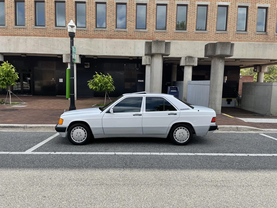 1989 Mercedes-Benz 190E - Image 25 of 31