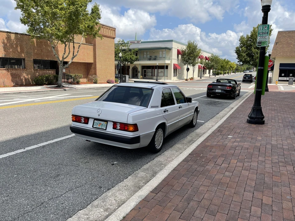 1989 Mercedes-Benz 190E - Image 27 of 31