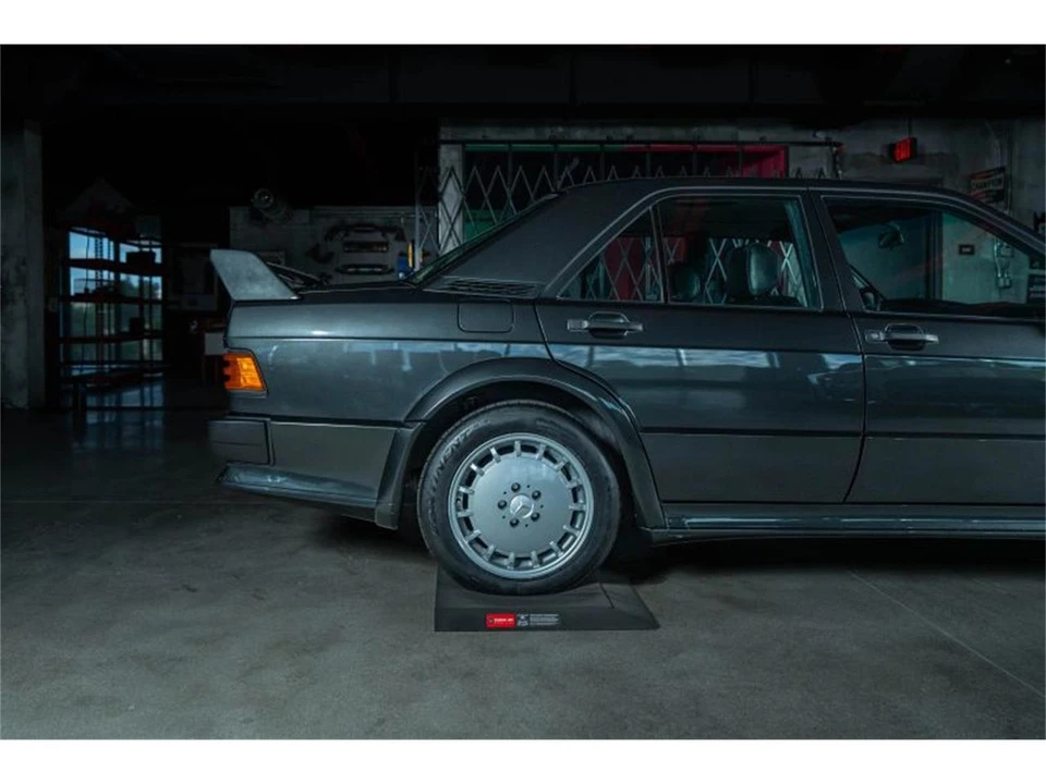 1989 Mercedes-Benz 190E - Image 17 of 31