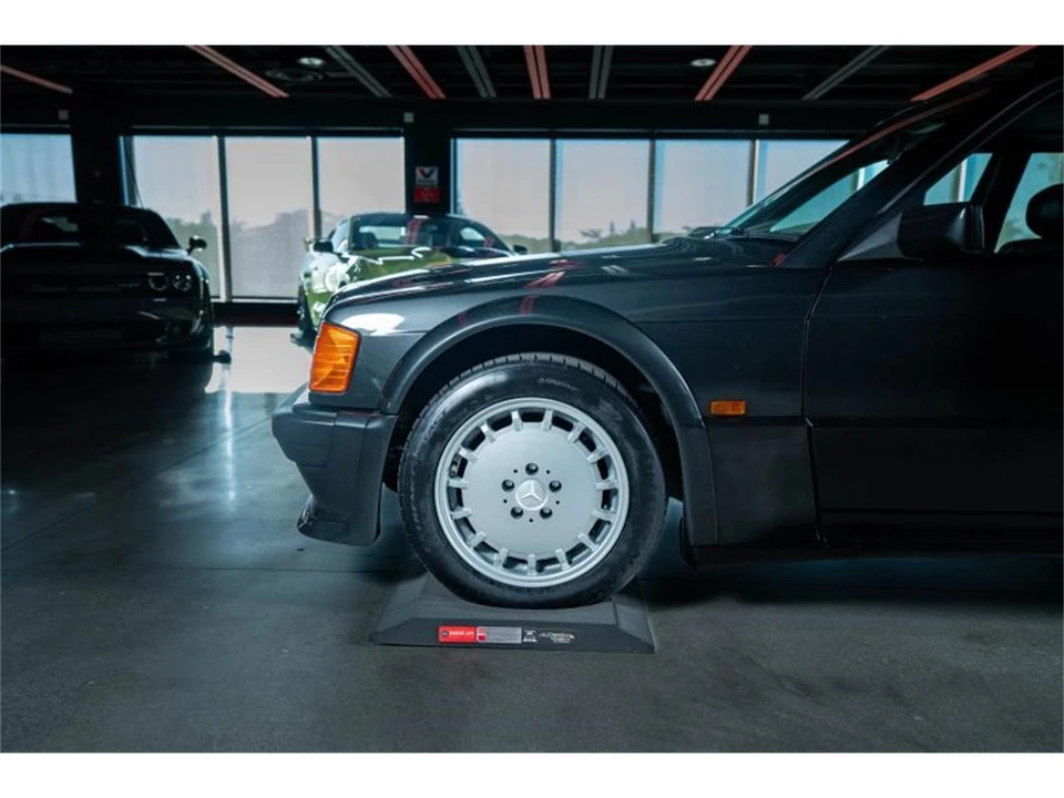 1989 Mercedes-Benz 190E - Image 7 of 31