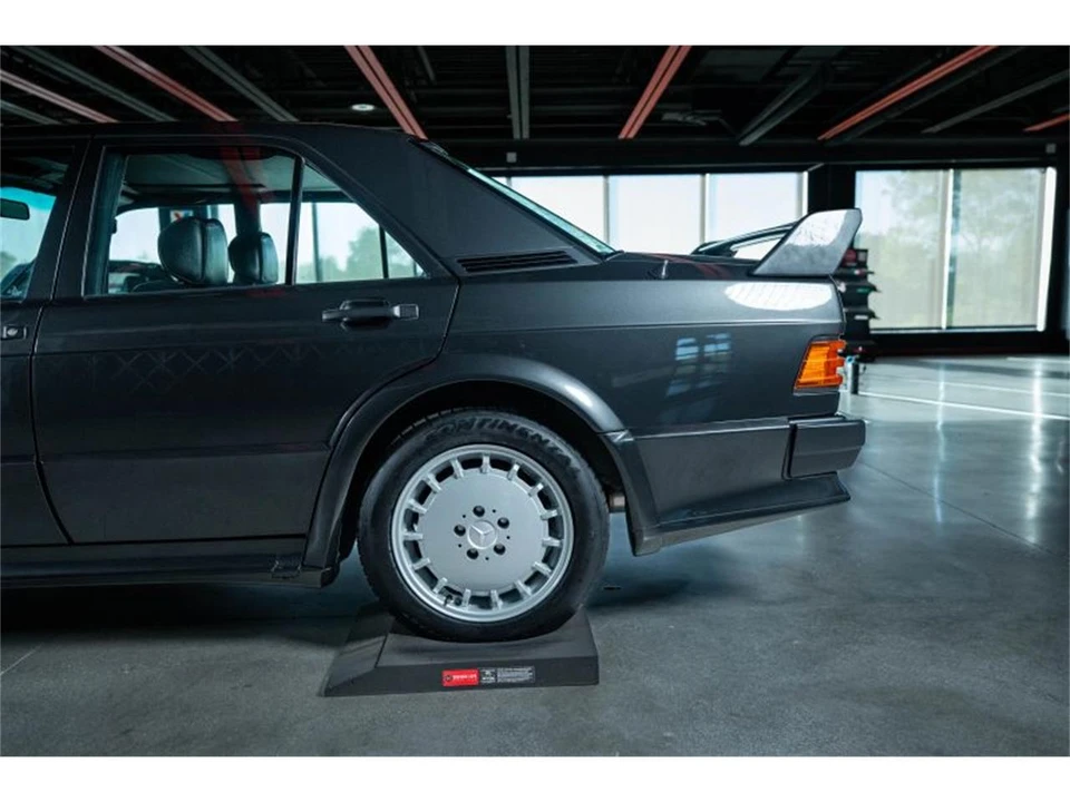 1989 Mercedes-Benz 190E - Image 8 of 31