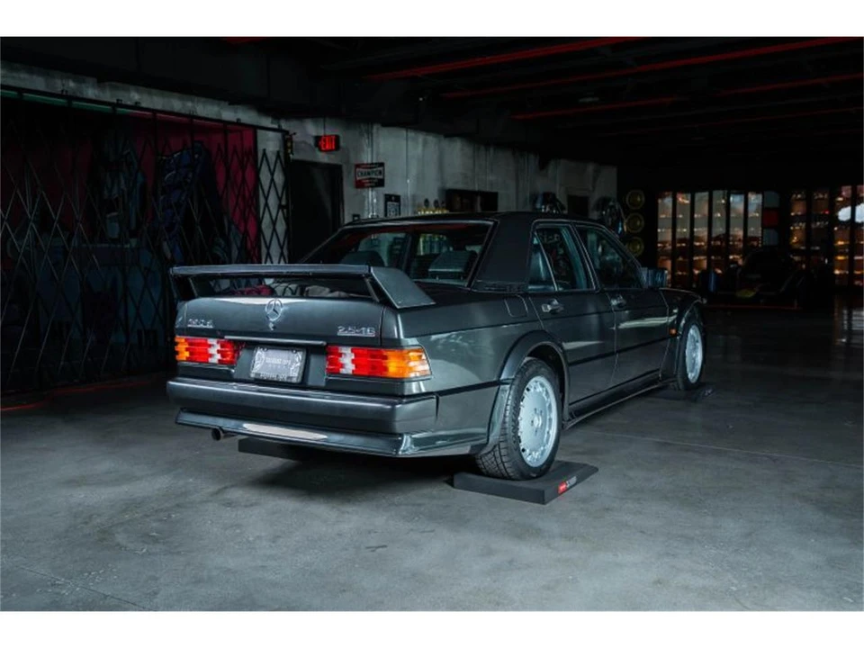 1989 Mercedes-Benz 190E - Image 12 of 31