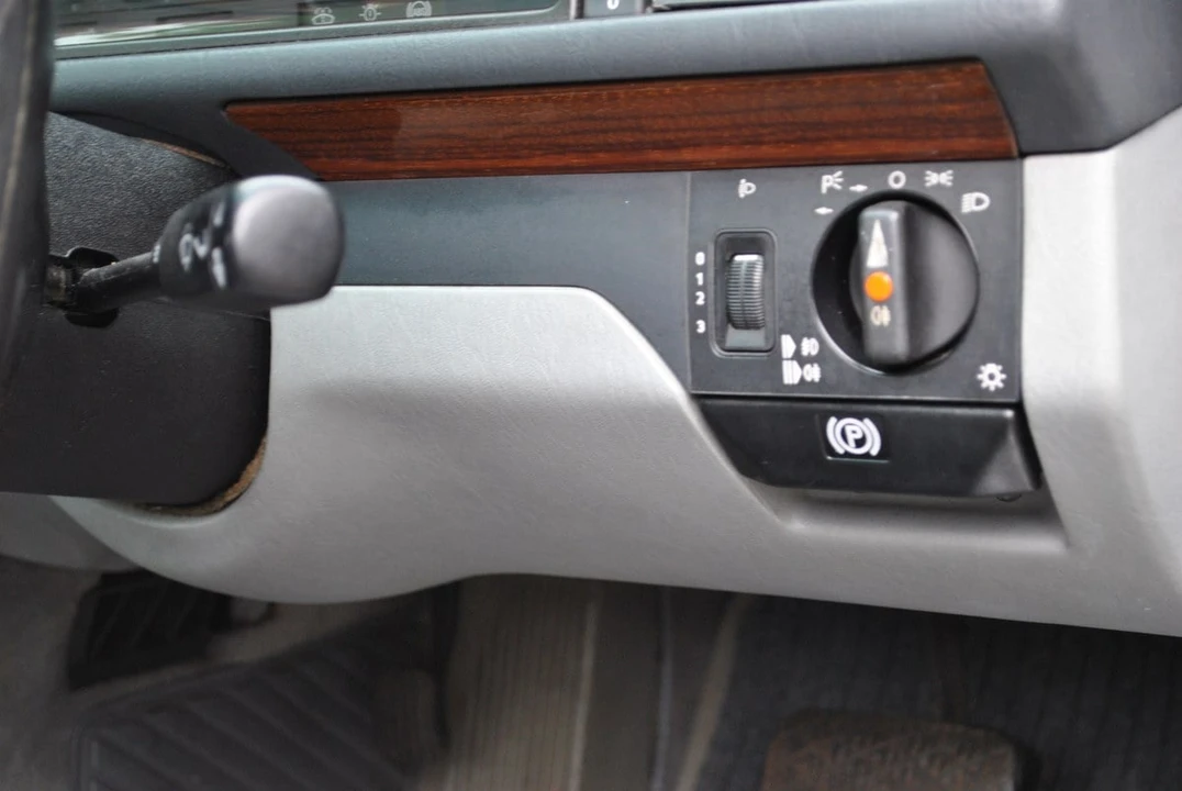 1989 Mercedes-Benz W124 E-Class - Image 29 of 30