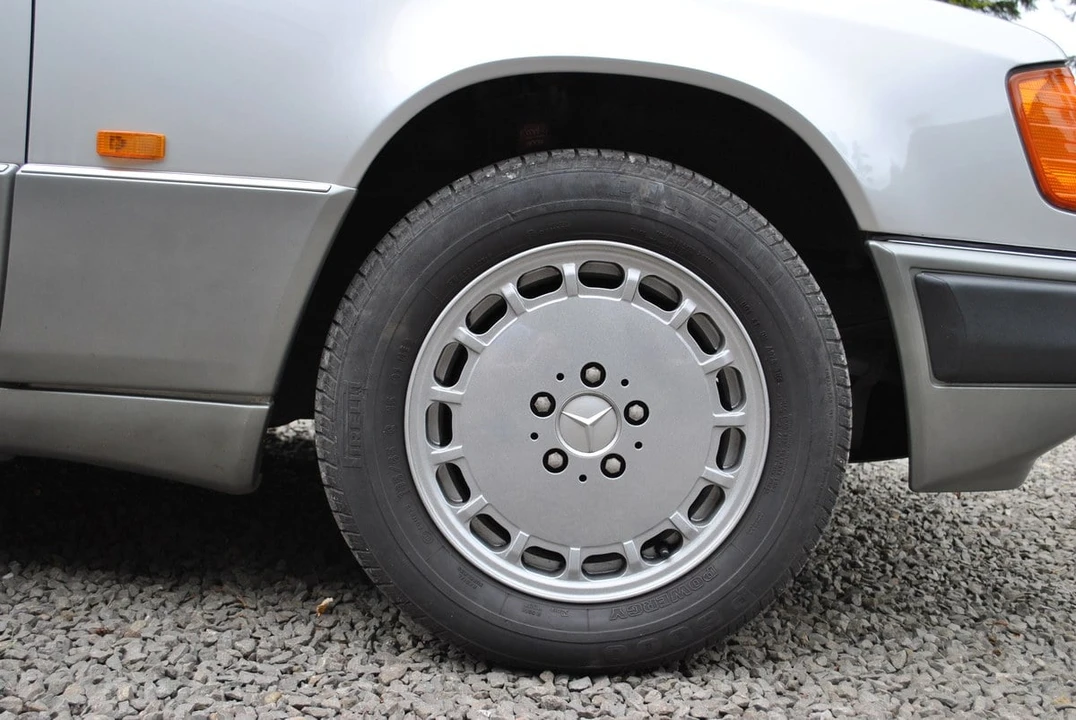 1989 Mercedes-Benz W124 E-Class - Image 8 of 30
