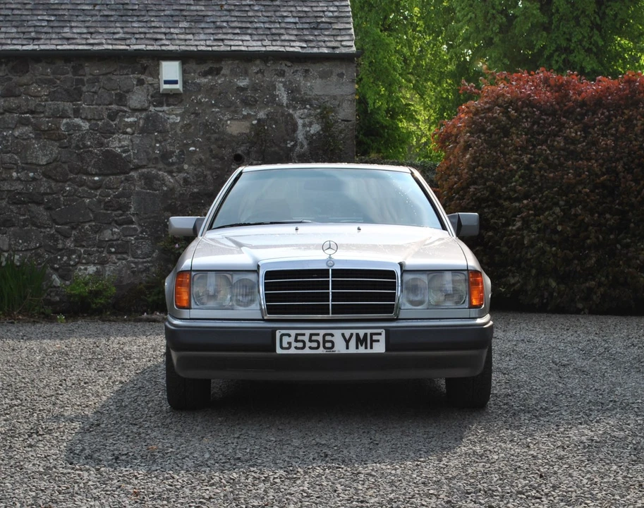 1989 Mercedes-Benz W124 E-Class - Image 2 of 30
