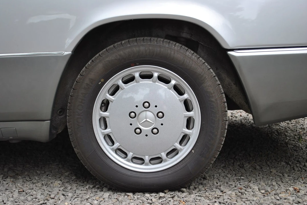 1989 Mercedes-Benz W124 E-Class - Image 10 of 30