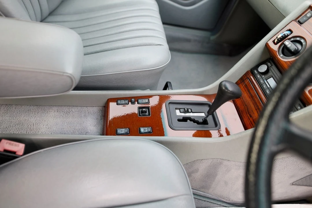 1989 Mercedes-Benz W124 E-Class - Image 12 of 30