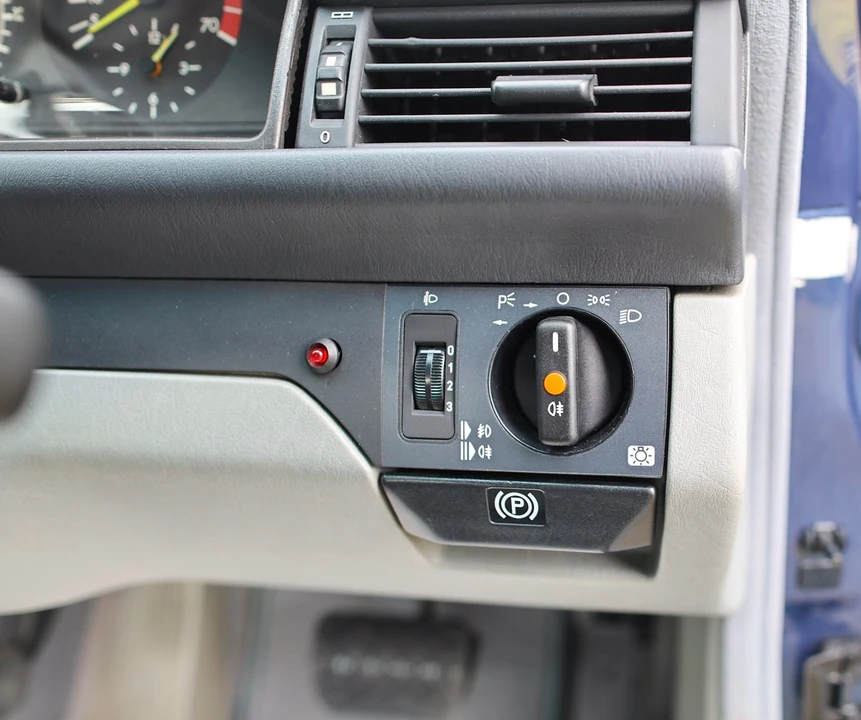 1989 Mercedes-Benz W124 E-Class - Image 10 of 30
