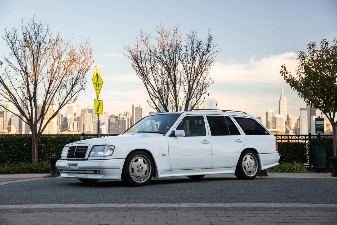 1989 Mercedes-Benz W124 E-Class - Image 2 of 31