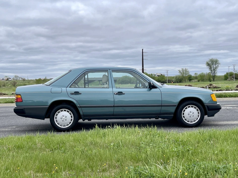 1989 Mercedes-Benz W124 E-Class - Image 16 of 31