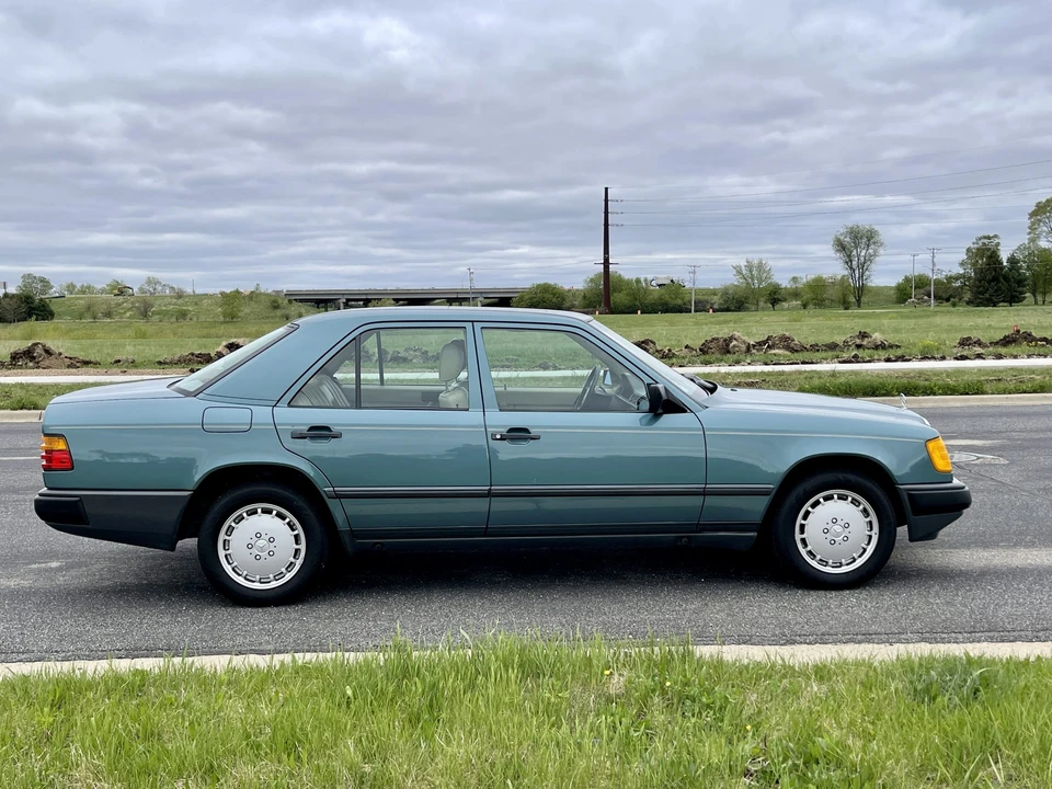 1989 Mercedes-Benz W124 E-Class - Image 13 of 31