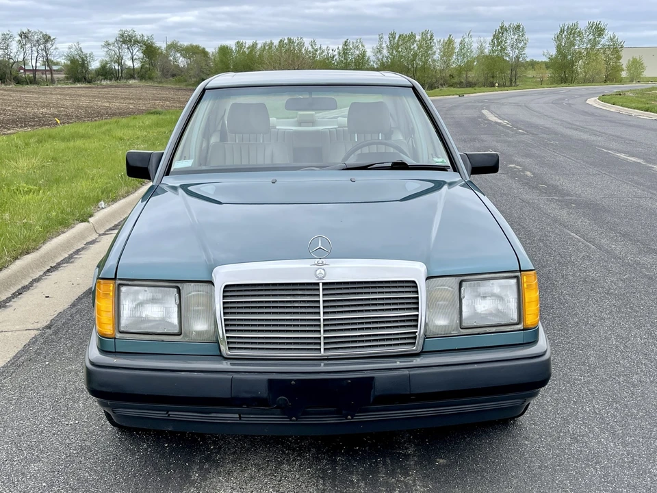 1989 Mercedes-Benz W124 E-Class - Image 2 of 31
