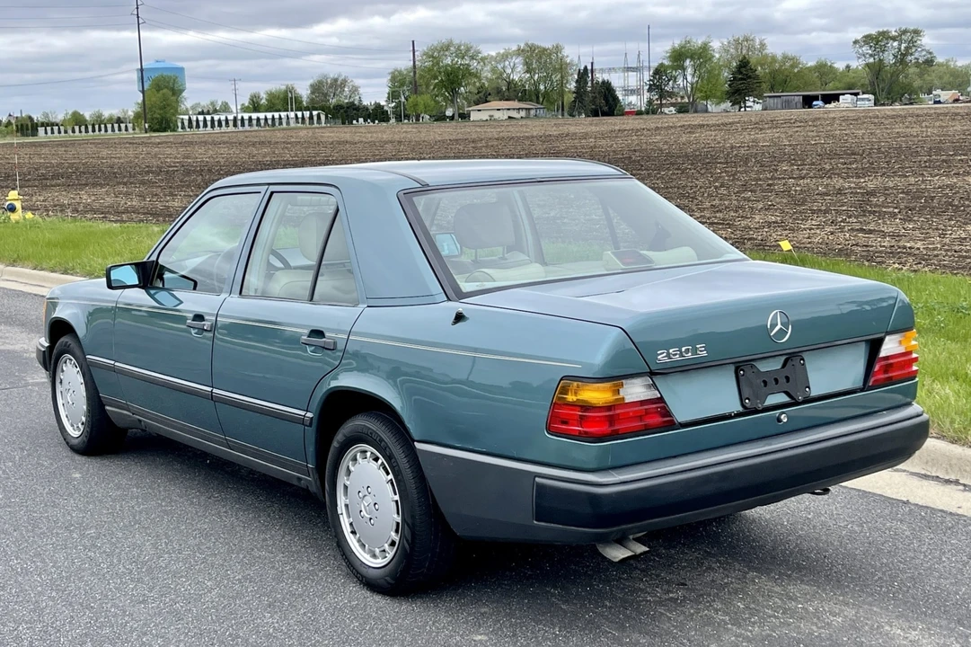 1989 Mercedes-Benz W124 E-Class - Image 25 of 31