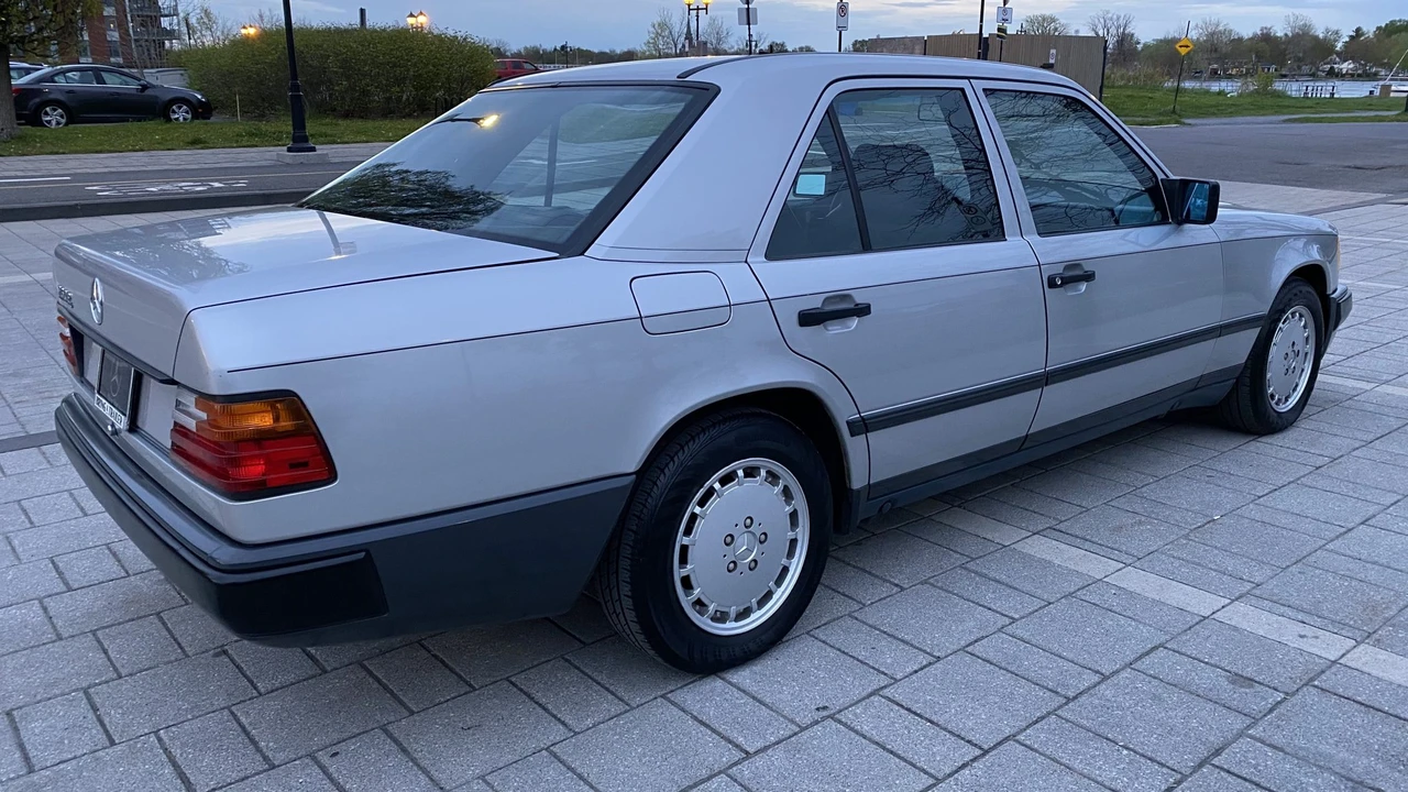 1989 Mercedes-Benz W124 E-Class - Image 17 of 31
