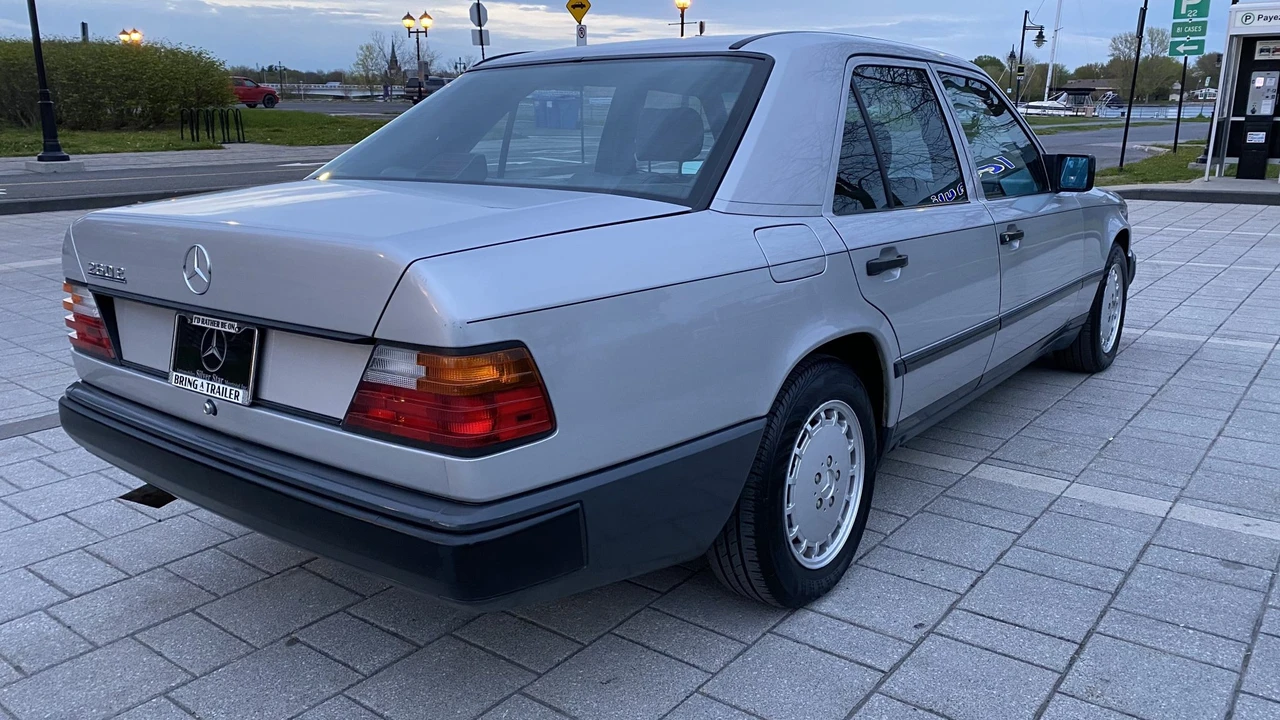 1989 Mercedes-Benz W124 E-Class - Image 16 of 31