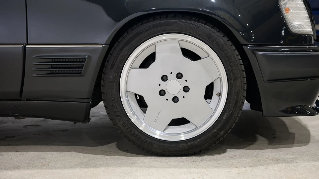 1989 Mercedes-Benz W124 E-Class - Image 26 of 31