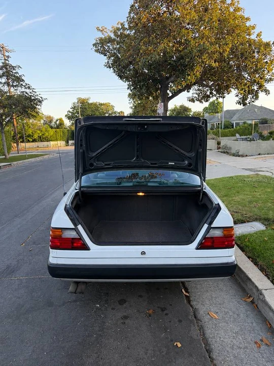 1989 Mercedes-Benz W124 E-Class - Image 6 of 16