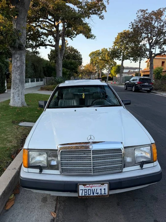 1989 Mercedes-Benz W124 E-Class - Image 2 of 16
