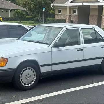 1989 Mercedes-Benz 300E 2.6 Sedan
