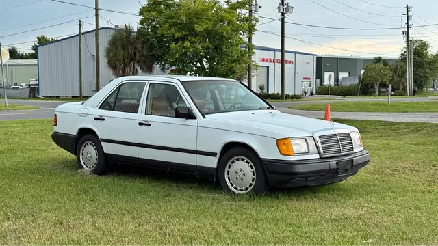 1989 Mercedes-Benz 300E 2.6 Sedan 4D