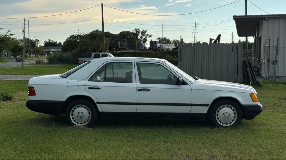 1989 Mercedes-Benz W124 E-Class - Image 2 of 10