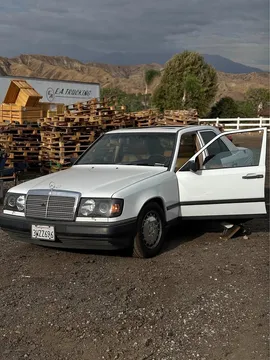 1989 Mercedes-Benz 300 E 2.6 Sedan 4D