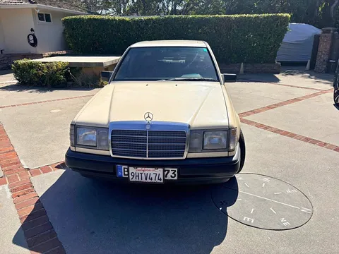 1989 Mercedes-Benz 300 E 2.6 Sedan 4D