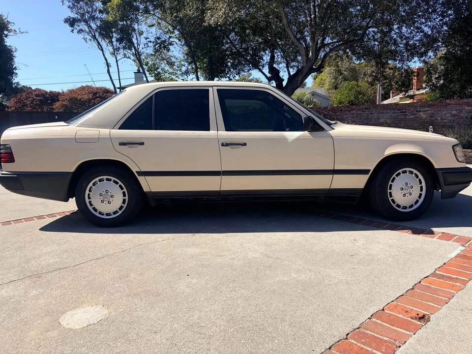 1989 Mercedes-Benz W124 E-Class - Image 2 of 13