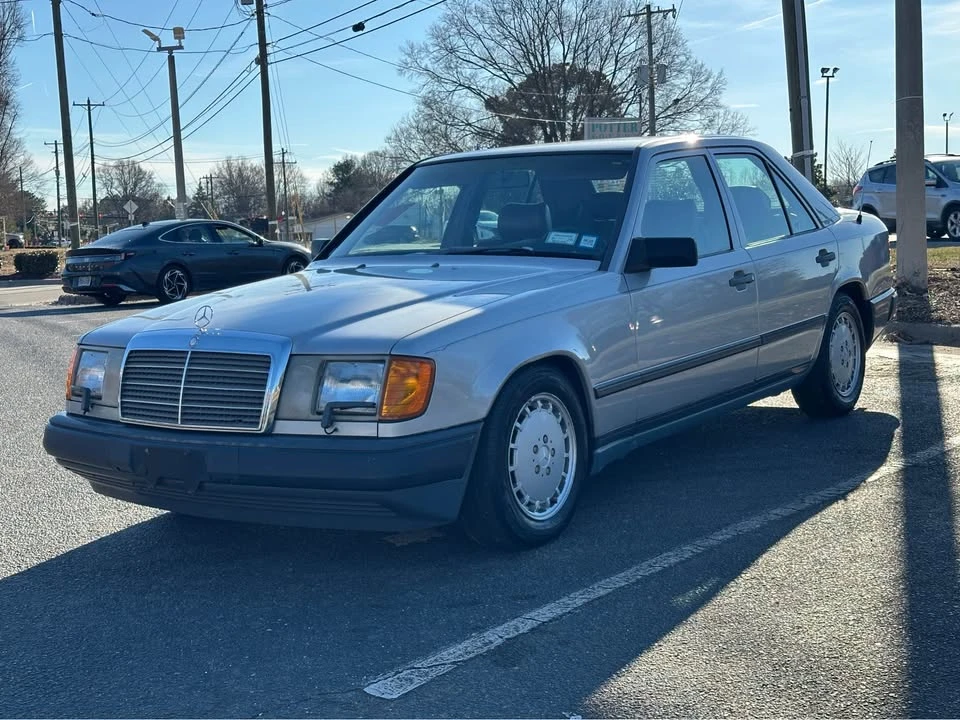 1989 Mercedes-Benz W124 E-Class - Image 2 of 20