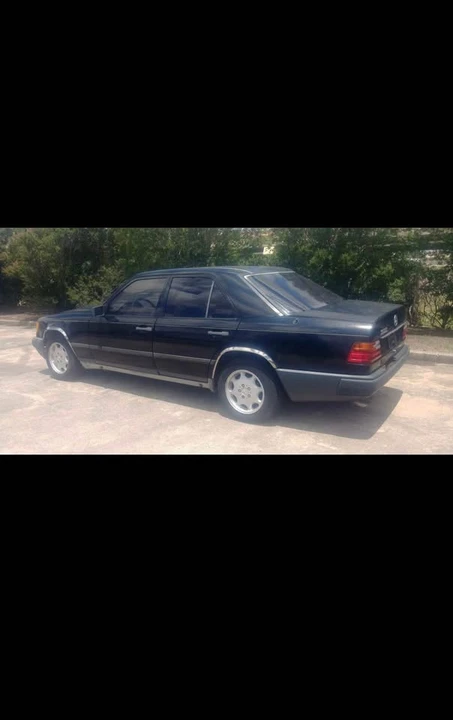 1989 Mercedes-Benz W124 E-Class - Image 2 of 10