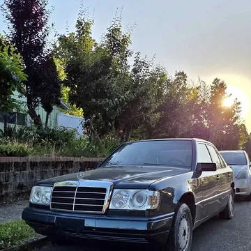 1989 Mercedes-Benz 300E 3.0 Sedan 4D