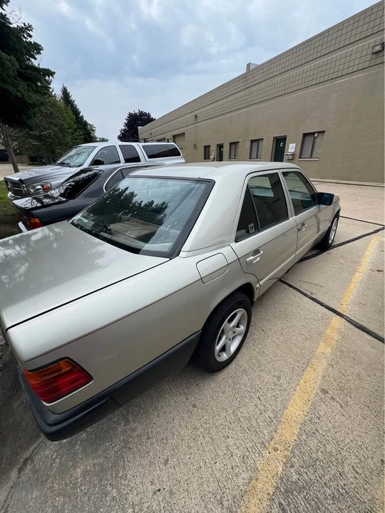 1989 Mercedes-Benz W124 E-Class - Image 6 of 9